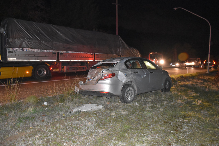 Freni boşalan kamyon 7 aracı biçti: 3 ölü, 7 yaralı