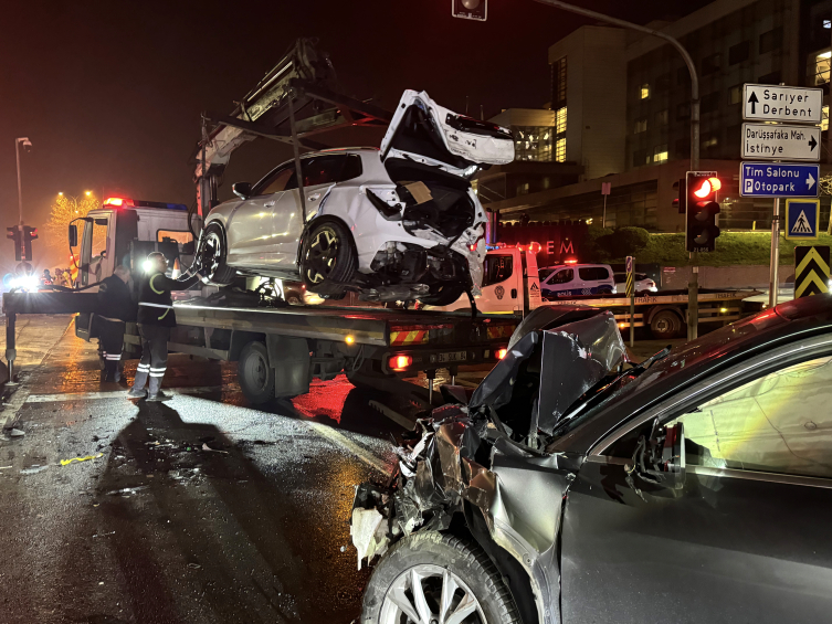Sarıyer'de zincirleme trafik kazası: 3 yaralı