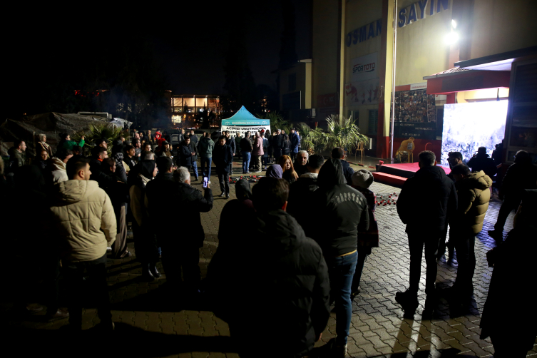 Asrın felaketinde hayatını kaybedenler deprem bölgesinde anıldı
