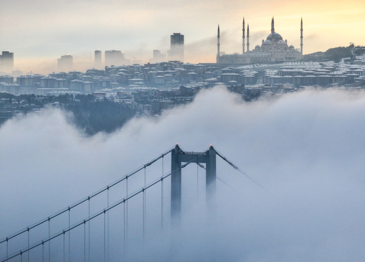İstanbul'da bazı bölgelerde sis etkili oluyor