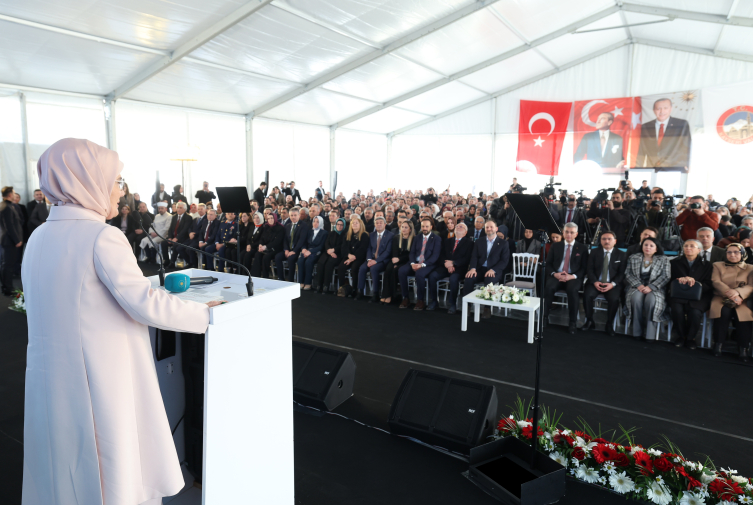 Emine Erdoğan: Neslimizi bağımlılıklara karşı korumak, ülke bekasını korumaktır