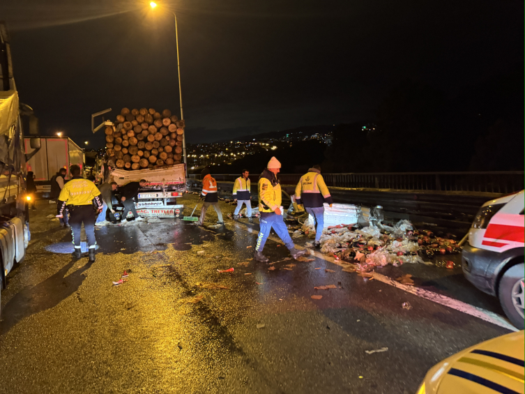 Anadolu Otoyolu'nda zincirleme trafik kazası: 2 ölü, 4 yaralı