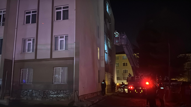 Kütahya'da apartmanda yangın