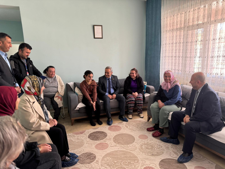 Bakanlık 81 ildeki ailelerle iftarda buluştu