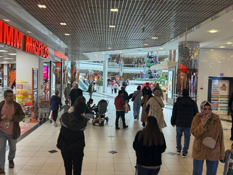 Boykot çağrısına rağmen pazar ve marketlerde hareketlilik sürüyor