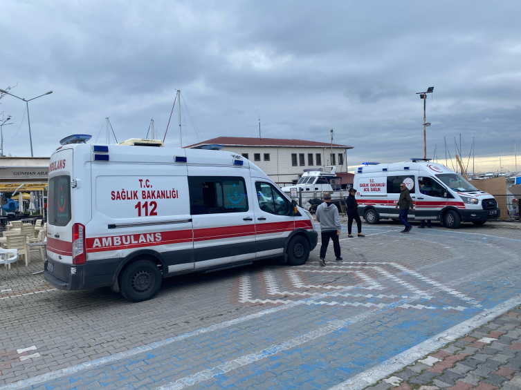 Çanakkale'de düzensiz göçmenleri taşıyan bot battı