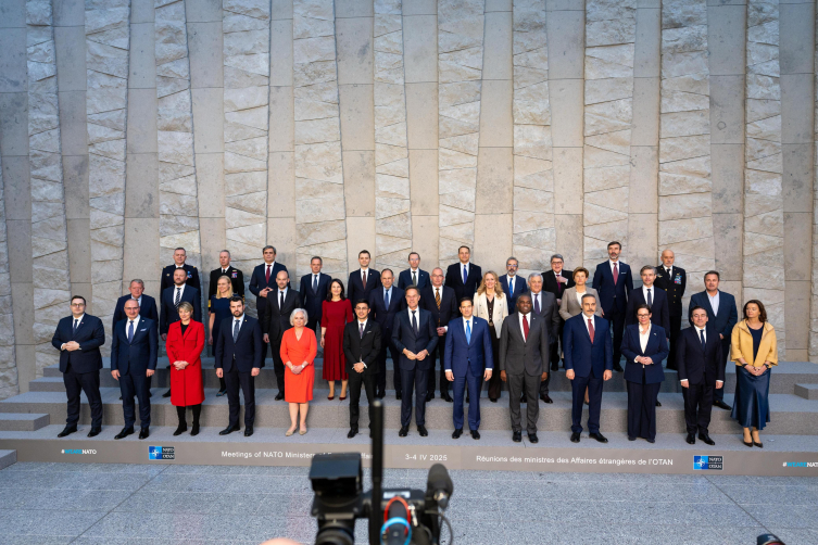 NATO savunma harcamaları gündemiyle toplandı