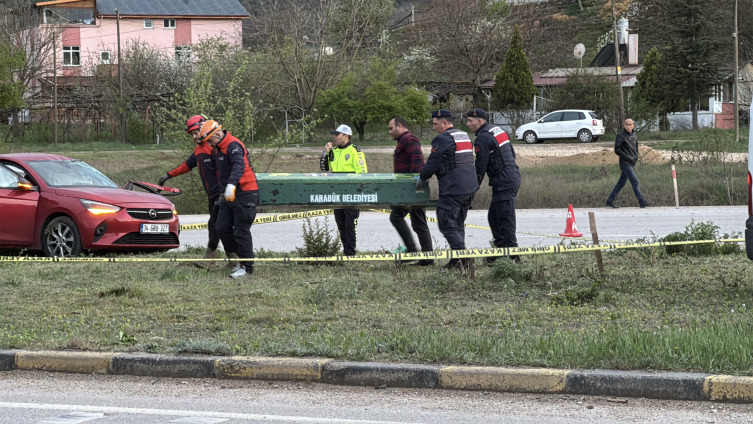 Karabük'te tırla otomobil çarpıştı: 4 ölü