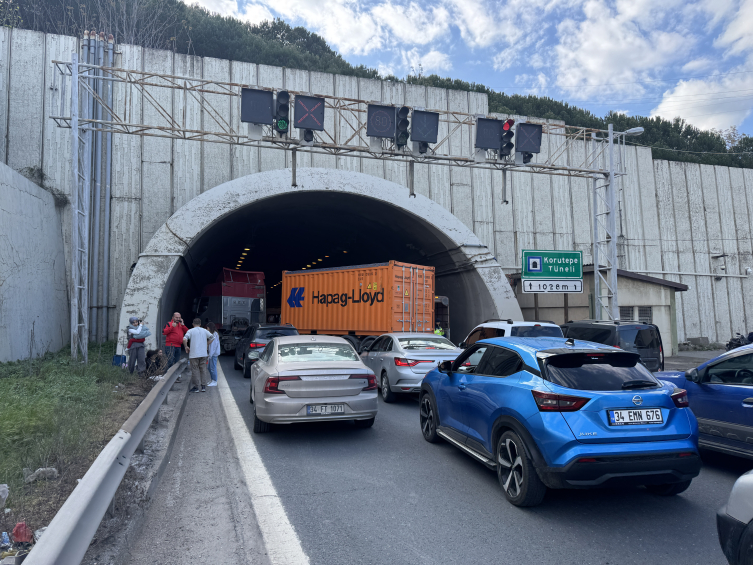Anadolu Otoyolu'nda zincirleme trafik kazası: 8 yaralı
