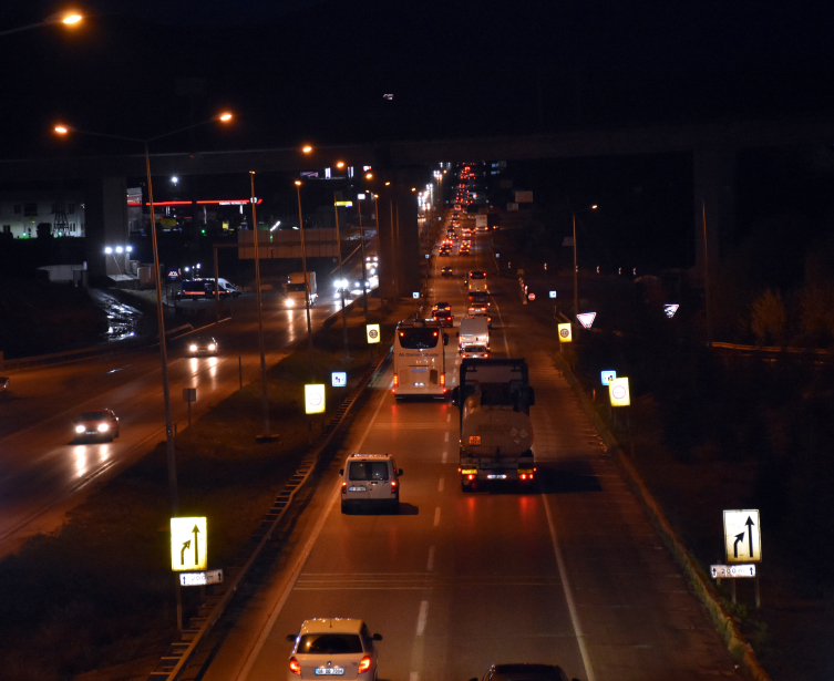 'Kilit kavşak' Kırıkkale'de bayram dönüşü trafiği başladı