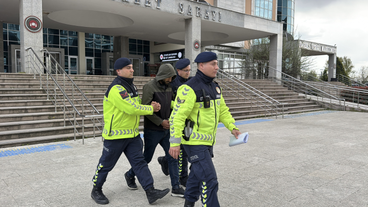 Edirne'de İBB'ye ait araçta 8 düzensiz göçmen yakalandı
