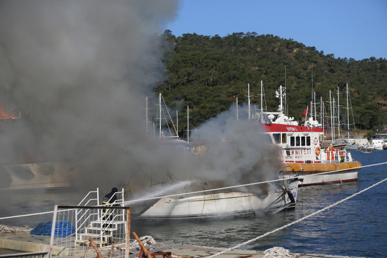 Fethiye'de tekne yangını