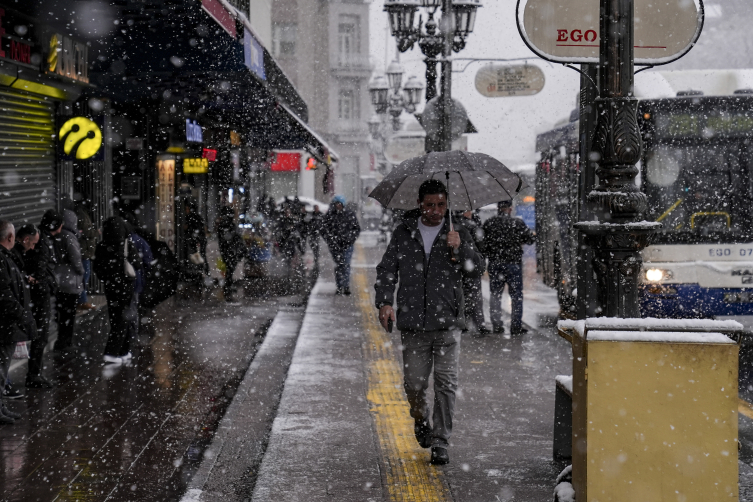 Başkentte kar yağışı başladı