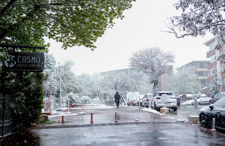 Başkentte kar yağışı başladı