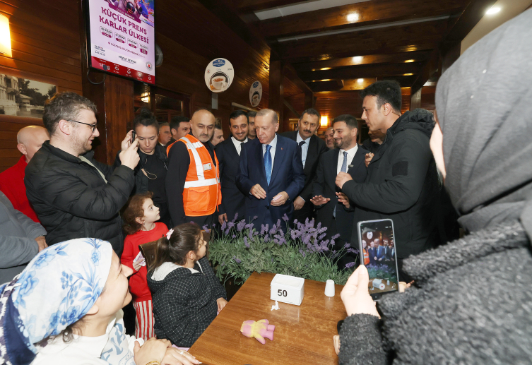 İstanbullular geceyi dışarıda geçirdi