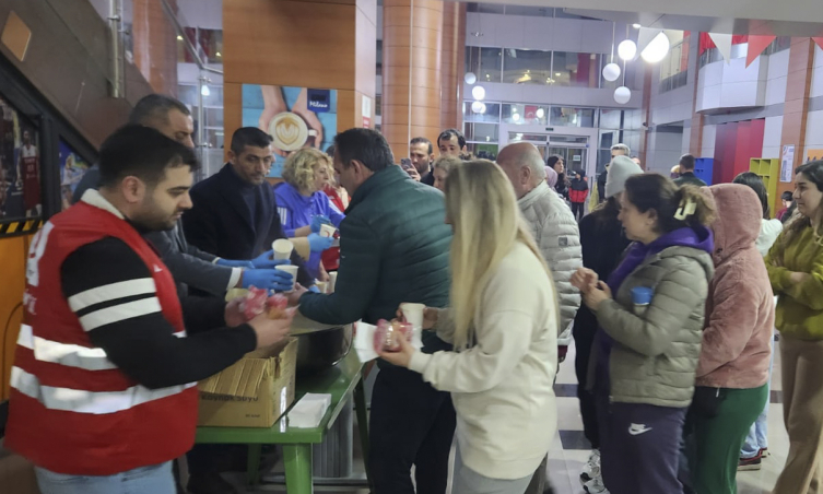 Türk Kızılay depremler sonrası gıda desteğini sürdürüyor