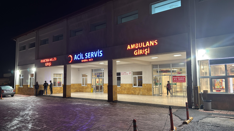 Sivas'ta 53 öğrenci gıda zehirlenmesi şüphesiyle hastaneye başvurdu