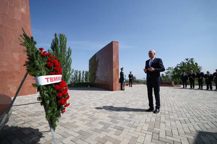 TBMM Başkanı Kurtulmuş Ata-Beyit Ulusal Tarih ve Anıt Kompleksi'ni ziyaret etti