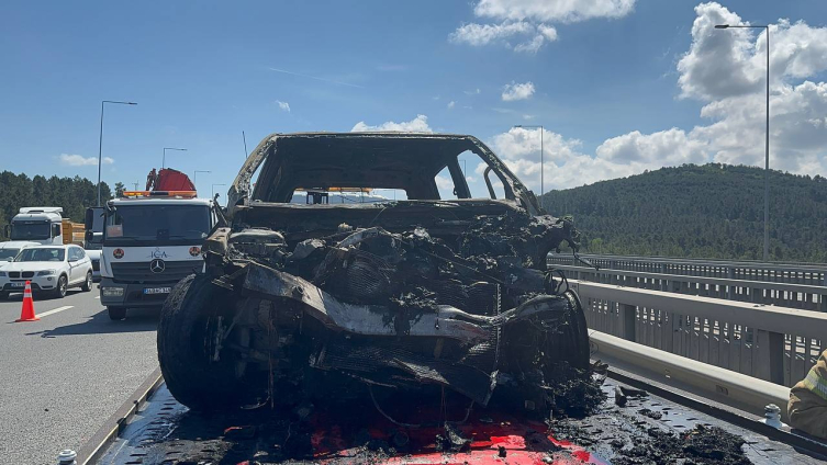 Kuzey Marmara Otoyolu'nda zincirleme kaza: 2 araç alev alev yandı