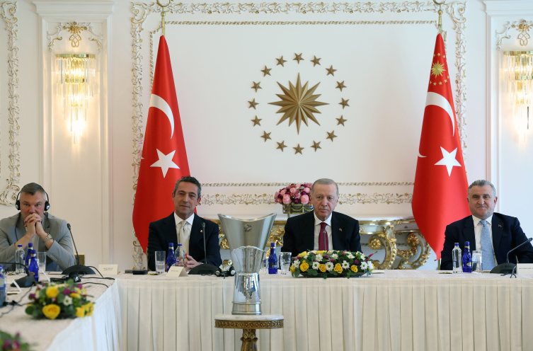 Cumhurbaşkanı Erdoğan, Fenerbahçe ekibini kabul etti