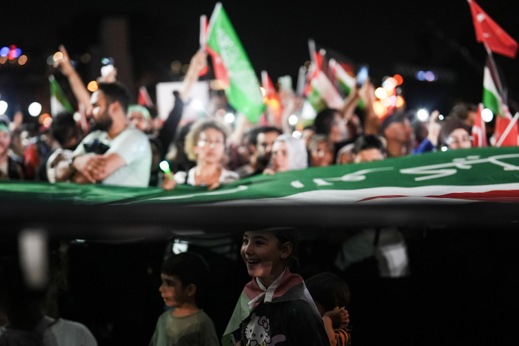 İstanbul'da "Gazze'ye Umut Işığı Ol" yürüyüşü