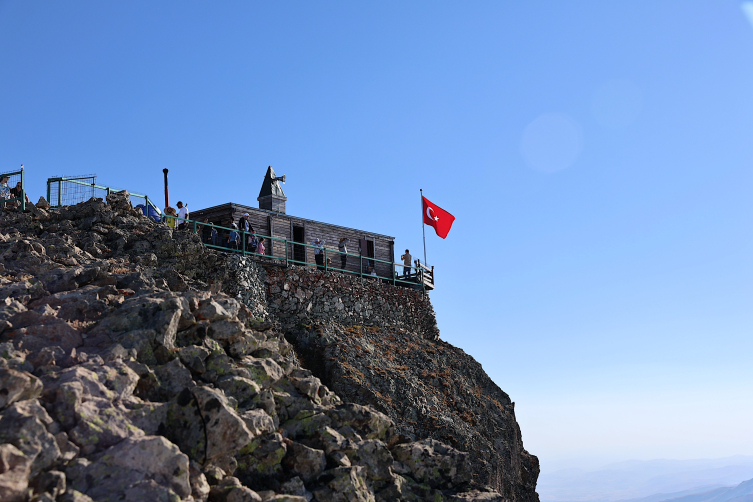 "Uçurumdaki mescit" doğa tutkunları ve dağcıların rotasında