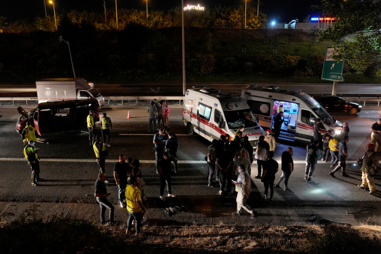 Sultanbeyli'de iki minibüs çarpıştı: 9 yaralı