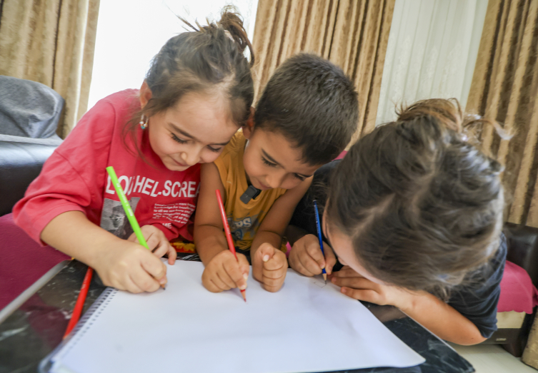 Türk Kızılay'dan deprem bölgesindeki öğrecilere destek