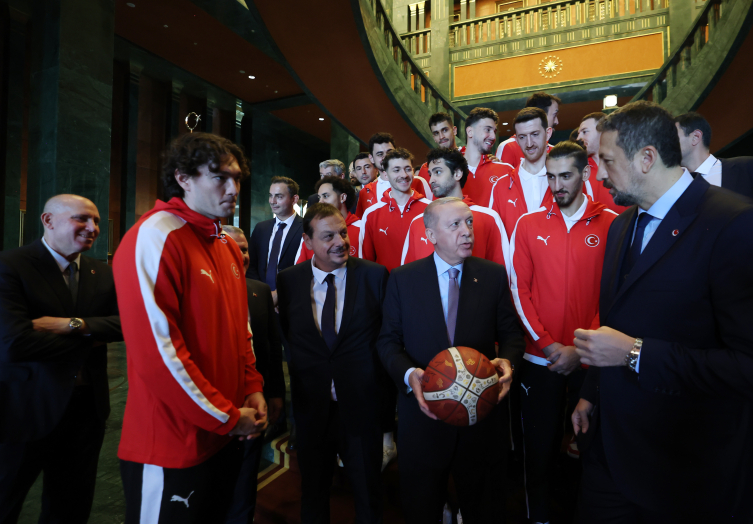 Cumhurbaşkanı Erdoğan 12 Dev Adam'ı kabul etti