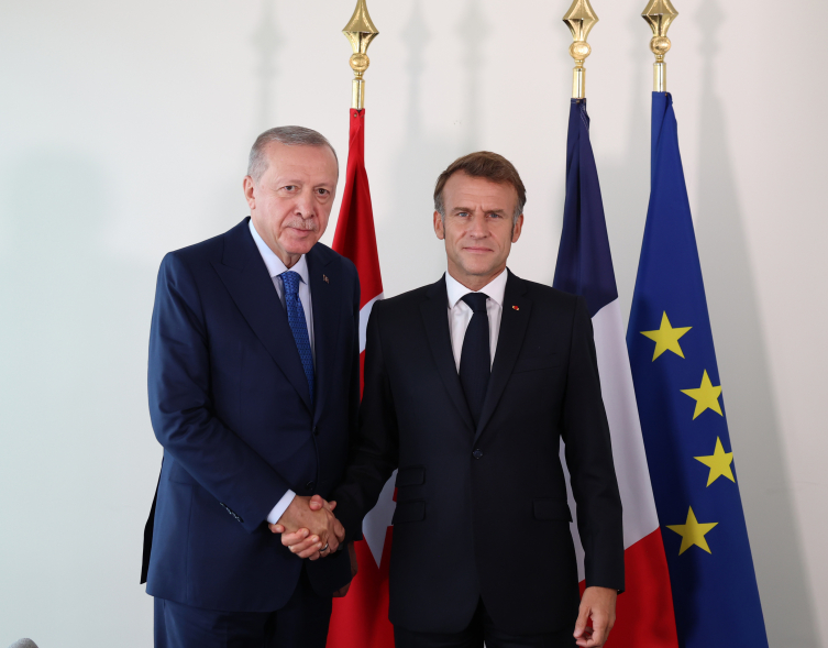 Cumhurbaşkanı Erdoğan, Macron ile bir araya geldi