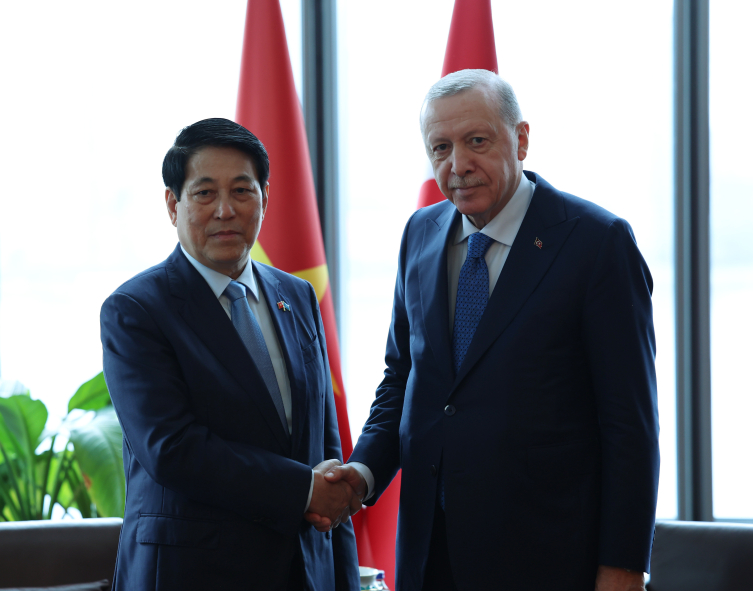 Cumhurbaşkanı Erdoğan, Macron ile bir araya geldi