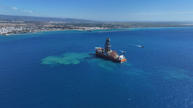 Enerji filosuna katılan yeni sondaj gemisi Mersin açıklarına demirledi