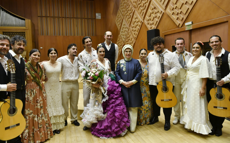 Emine Erdoğan, Gazze'ye destek için düzenlenen flamenko gösterisine katıldı