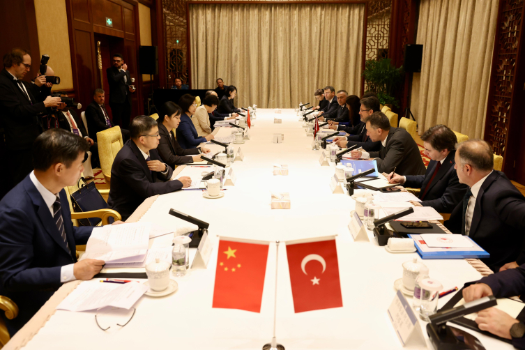 Çin'e su ürünleri ve badem ihracatı için imzalar atıldı