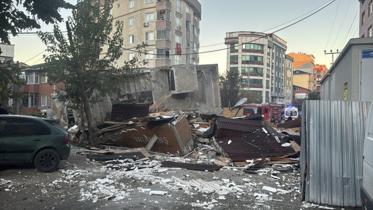 Kocaeli'de 7 katlı bina çöktü
