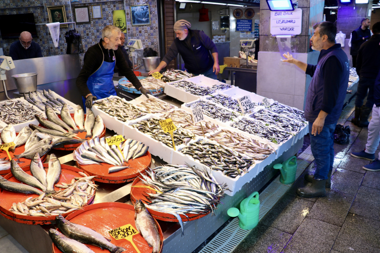 Trabzonda hamsi bereketi: Tezgahlarda kilosu 75 lira