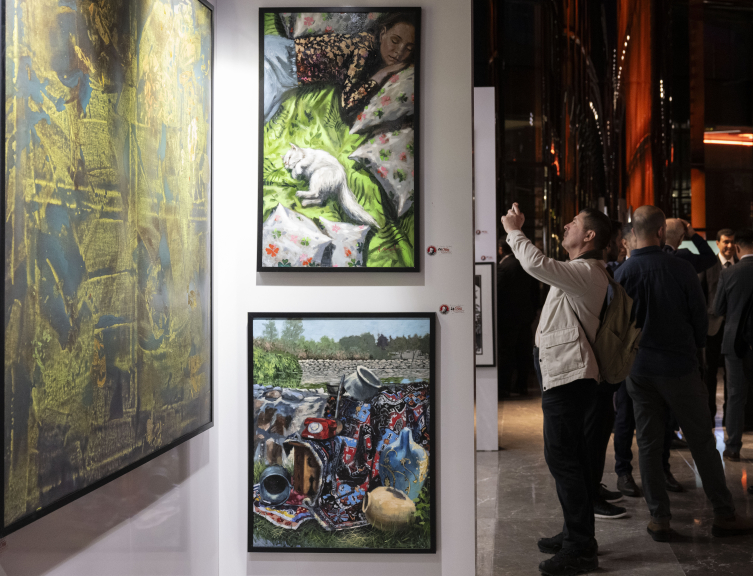 Türk Dünyası'nın ressamları Cengiz Aytmatov'u andı