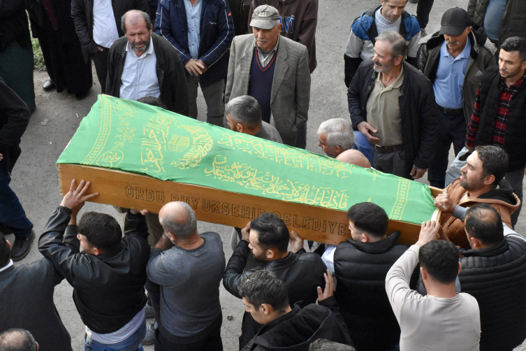 Taş ocağı şantiyesindeki göçükte hayatını kaybeden işçinin cenazesi defnedildi