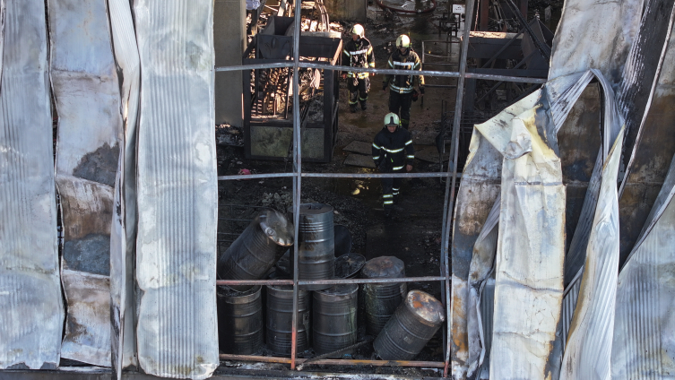 Kocaeli'de parfüm deposunda yangın: 6 can kaybı