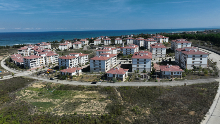 Bakan Kurum, Sakarya’da TOKİ ile ev sahibi olan vatandaşların görüntülerini paylaştı