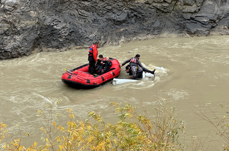 Hakkari’de pikap Zap Suyu’na düştü: 2 ölü, 2 yaralı
