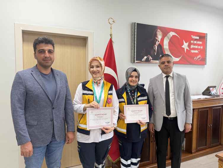 112 personelinin telefonla yönlendirdiği baba eşine doğum yaptırdı