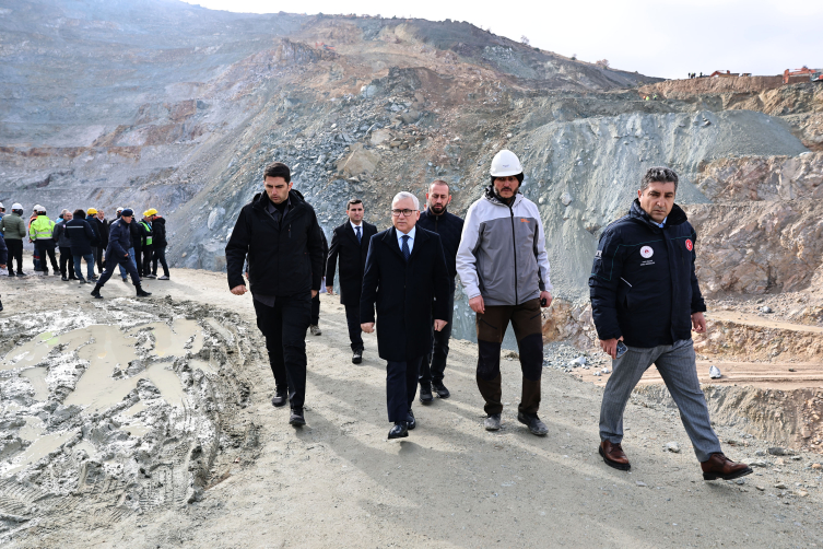 Sivas’ta göçük altında kalan işçiyi arama çalışmaları sürüyor