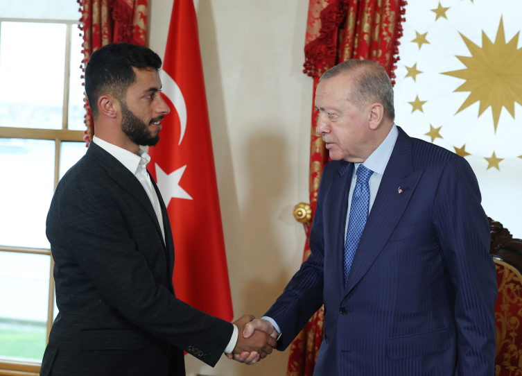 Cumhurbaşkanı Erdoğan Oscar ödüllü Filistinli yönetmen Basel Adra ile görüştü