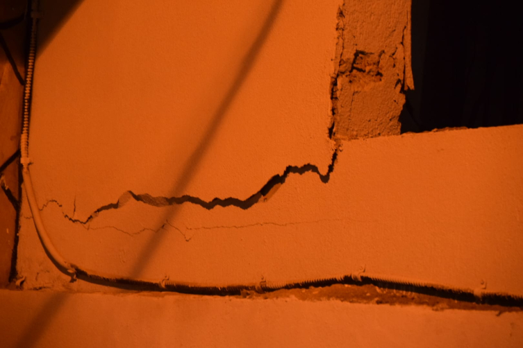 Manisa'da 2 apartman zemindeki kayma nedeniyle tahliye edildi