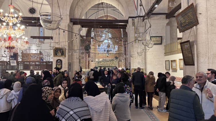 Türbedarlık geleneği "tuz" ikramıyla devam ediyor