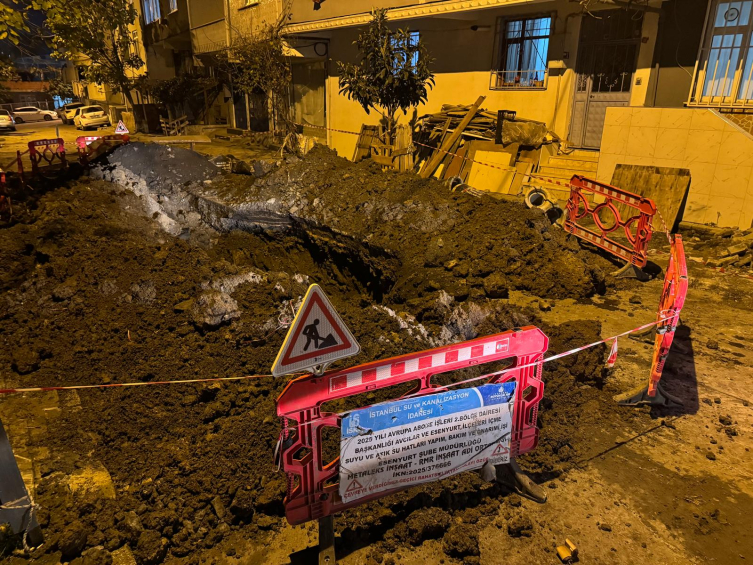 İstanbul’da yol çalışmasında göçük