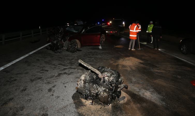 Polisten kaçarak ters yöne giren araç faciaya yol açtı: 5 ölü