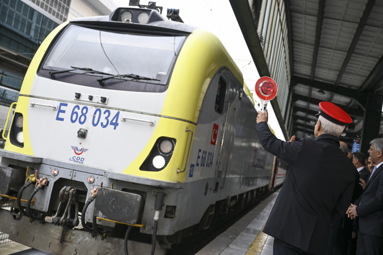 Bakan Uraloğlu: Doğu Ekspresimiz, 160 yolcu kapasitesiyle vatandaşlarımıza hizmet sunacak