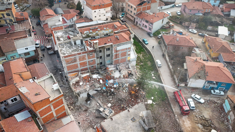 Balıkesir'de ağır hasarlı 814 bina yıkıldı